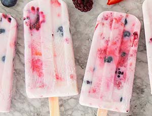 mixed berry popsicles